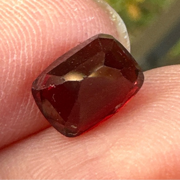 Reddish Garnet 3.30 CT's Attractive Piece - Picture 6 of 16